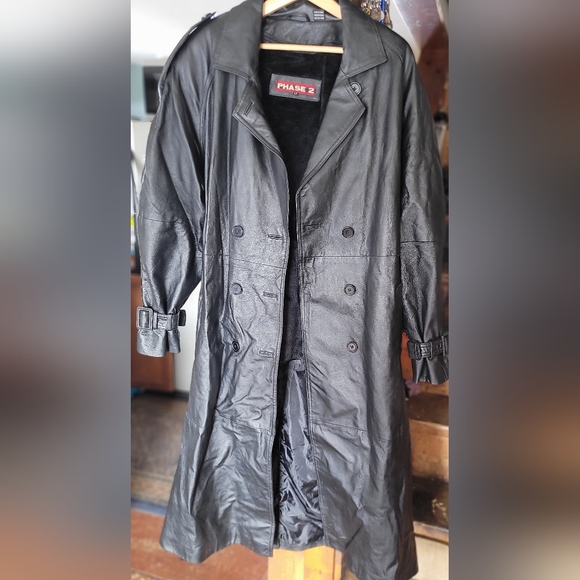 Leather trench coat - Picture 2 of 5